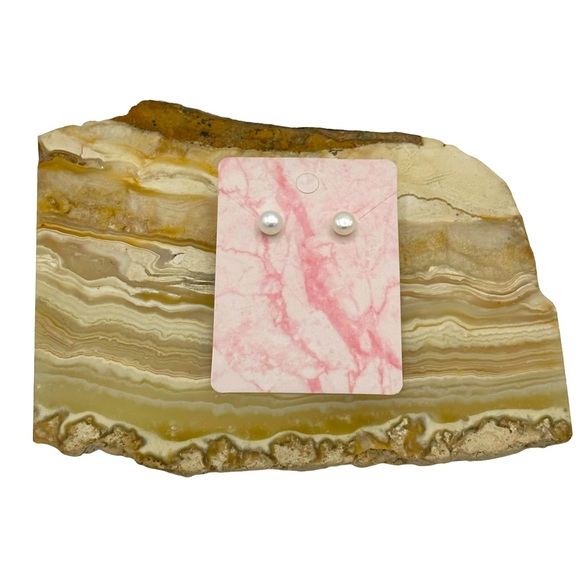 White stud earrings - Picture 4 of 16